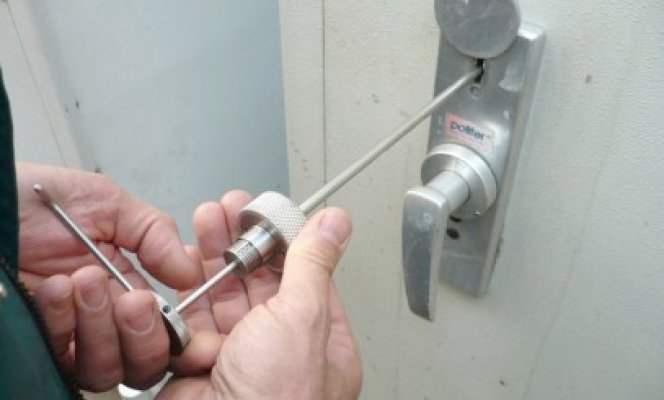 Găinari cercetaţi pentru furt din curţile oamenilor